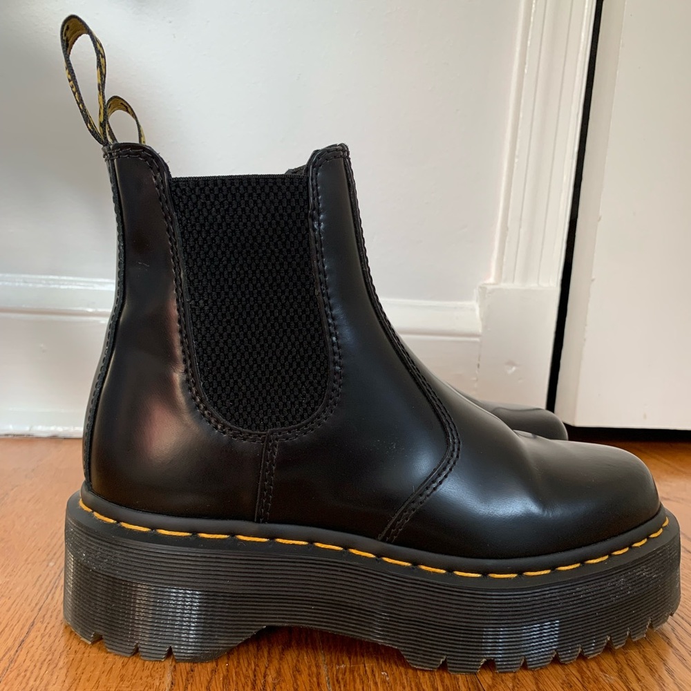 Doc Marten Platform Chelsea Boot Women’s 8 Men’s 7